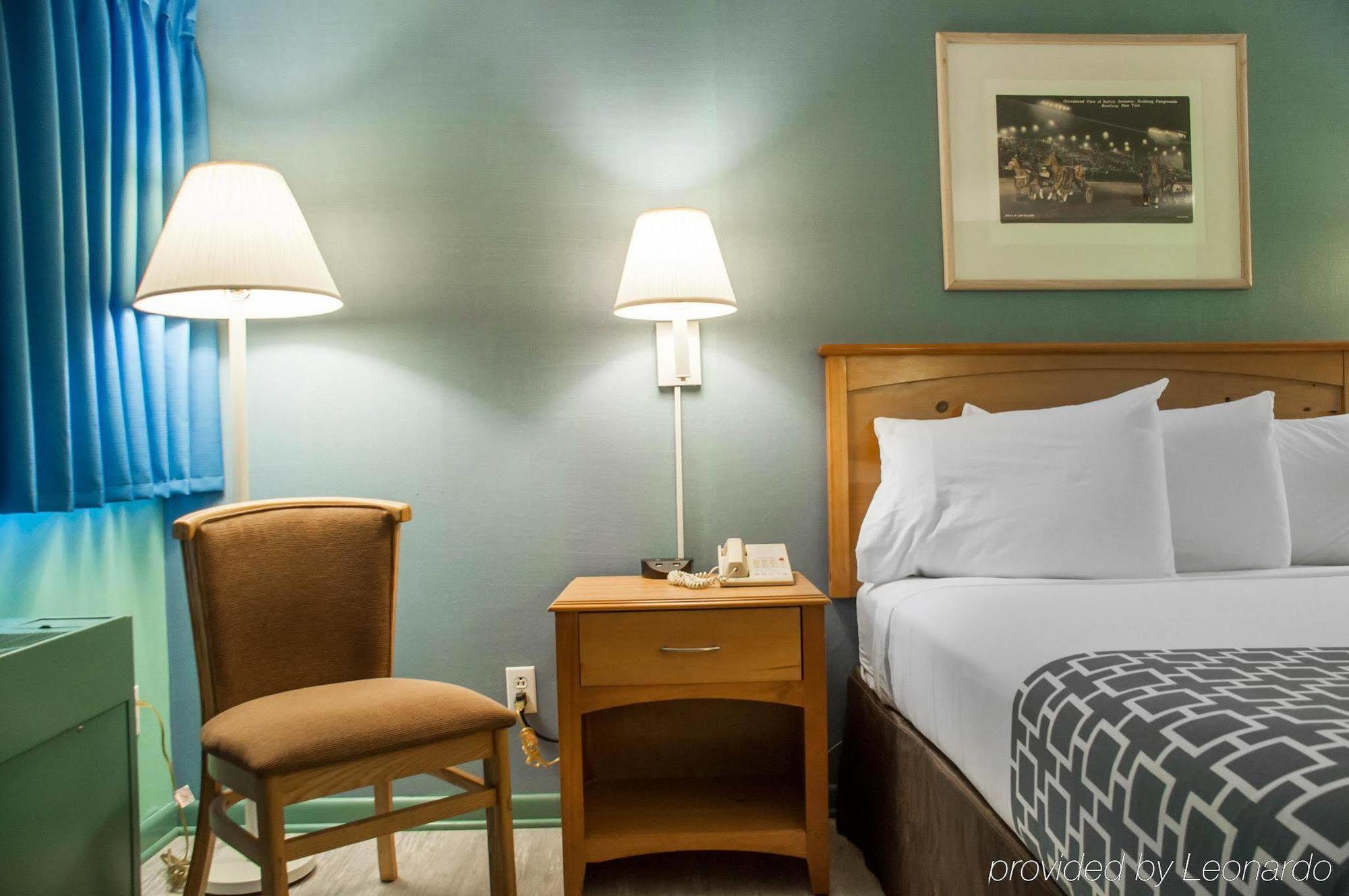 Econo Lodge Buffalo South Blasdell Bagian luar foto