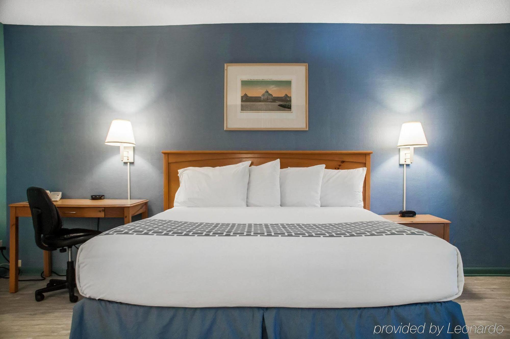 Econo Lodge Buffalo South Blasdell Bagian luar foto