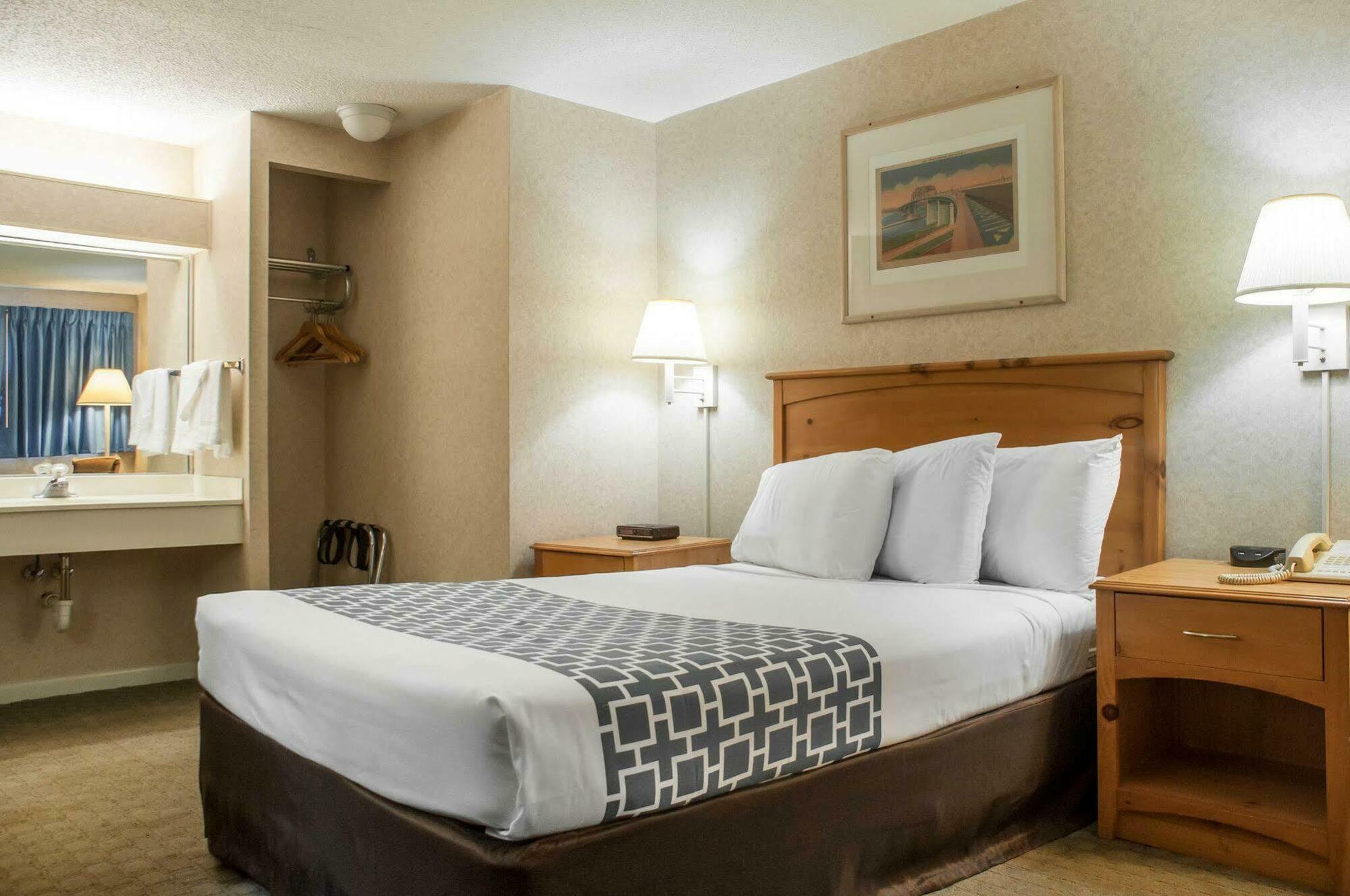 Econo Lodge Buffalo South Blasdell Bagian luar foto